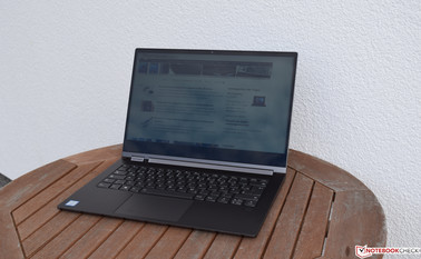 Lenovo Yoga C930 all'ombra