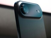 L’iPhone Air di Apple potrebbe sostituire il modello base in futuro.