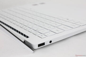 Griglie di ventilazione nascoste sotto la cerniera del bar