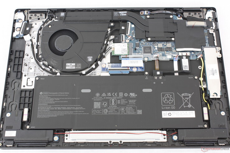 OmnoBook X Flip 16 interno. Non c'è spazio per un secondo SSD