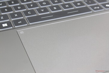 Scorciatoie sui due angoli superiori del clickpad per lanciare Calcolatrice e MSI Center