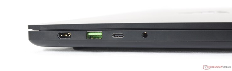 A sinistra: adattatore CA, USB-A 3.2 Gen. 2, USB-C 3.2 Gen. 2 con USB4 + DisplayPort 1.4 + Power Delivery, audio combo da 3,5 mm