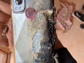 Il OnePlus Nord 2 distrutto in questione. (Immagine: @suhitrulz/Twitter)