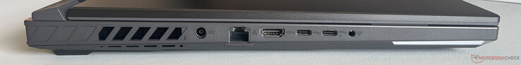 A sinistra: PSU, Gigabit-Ethernet, HDMI 2.1 FRL, USB-C 4.0 (40 GBit/s, DisplayPort 2.1), USB-C 4.0 (40 GBit/s, DisplayPort 2.1, Power Delivery), jack audio da 3,5 mm)