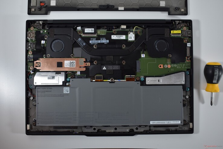 Lenovo ThinkPad X1 Carbon Gen 13: versione in magnesio senza antenne 5G/WWAN.