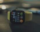 Un Apple Watch SE su un tavolo (Fonte immagine: Onur Binay via Unsplash; ritagliato)
