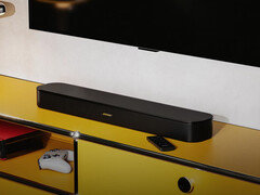 Il TV Speaker 2nd Gen viene lanciato con un tweeter centrale. Nella foto: la soundbar posizionata sotto un televisore.