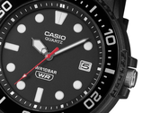 Il modello Casio MRW-240H-1E1JF interamente nero, nella foto.