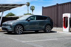 A partire dal quarto trimestre del 2026, i conducenti di modelli Volvo completamente elettrici, come la compatta EX30, potranno utilizzare più di 20.000 Supercharger Tesla in tutta Europa direttamente attraverso l'app per smartphone della fabbrica.