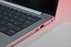 Il lato destro dell&#039;HP EliteBook 8 G1a 14 (fonte: Benjamin Herzig)