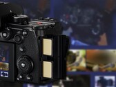 La Panasonic Lumix S1RII sembra assomigliare alla Lumix S5II (nella foto). (Fonte: Panasonic/vari - modifica)