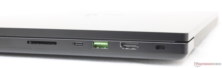 A destra: Lettore di schede SD, USB-C 3.2 Gen. 2 con Thunderbolt 4 + Power Delivery + DisplayPort 1.4, USB-A 3.2 Gen. 2, HDMI 2.1, lucchetto Kensington