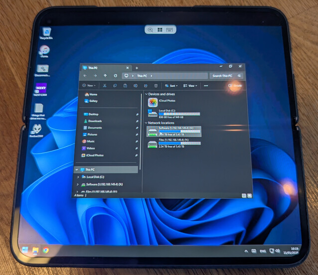 I pieghevoli hanno sicuramente un vantaggio quando si lavora con Remote Desktop, VNC e altri strumenti di amministrazione remota. Ma ci sono ancora dei compromessi (Fonte: Notebookcheck)