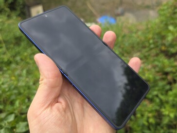 Recensione di Samsung Galaxy Z Flip7. (Fonte: Marcus Herbrich)