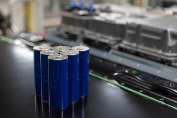 La batteria cilindrica ad alta densità della BMW iX5 viene assemblata negli Stati Uniti.