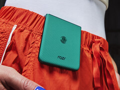 Il Razr 70 pesa 188 g, proprio come il modello dello scorso anno.