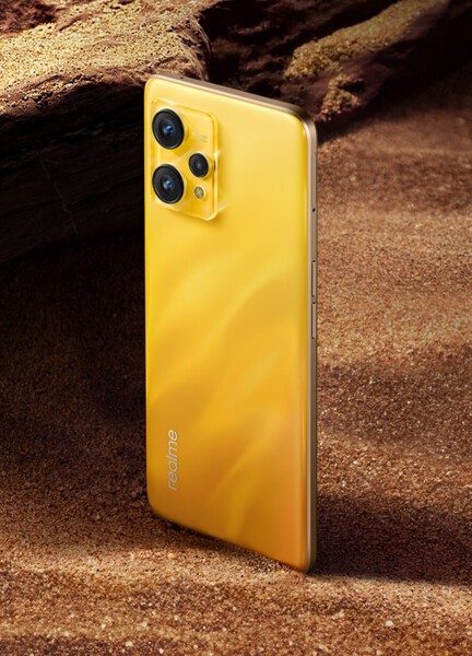 Il Realme 9 4G in Sunburst Gold. (Fonte immagine: Realme)