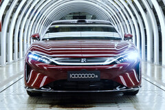 Una BYD Da Han è uscita dalla linea di produzione in Cina, segnando il raggiungimento del traguardo del 10 milionesimo veicolo prodotto nella serie Dynasty.