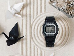 Il Casio G-Shock DW-5600RGM-1 è uno dei due orologi con tema origami
