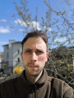 Selfie con la fotocamera frontale da 20 MP