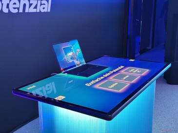 Macchina che offre consigli per gli acquisti nell'Intel Experience Store (fonte: Benjamin Herzig)