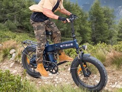 Engine Pro 3.0 Boost: Una e-bike pieghevole adatta anche all'uso fuoristrada. (Fonte: Engwe)