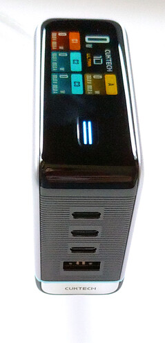 Vista della parte superiore e dei lati anteriori.