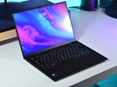Scambia l'efficienza con il 5G opzionale e Lunar Lake con Arrow Lake: Recensione del notebook Lenovo ThinkPad X1 Carbon Gen 13