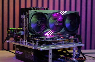 MSI GeForce RTX 4060 Ti Gaming X Trio 8G durante il nostro test sulle emissioni acustiche