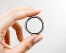 Il nuovo anello intelligente in titanio, dal prezzo accessibile, contiene tattilità, display e batteria da 30 giorni