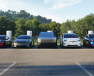 Modello Y, Cybertruck, Modello 3 e Modello S/X allineati in una stazione Supercharger. (Fonte: Tesla)