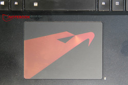 Touchpad con logo rosso Aorus