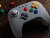 Il controller Bluetooth 8bitDo 64 Classic Gray costa di più rispetto agli altri colori. (Fonte immagine: 8BitDo)