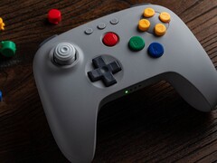Il controller Bluetooth 8bitDo 64 Classic Gray costa di più rispetto agli altri colori. (Fonte immagine: 8BitDo)