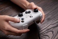8BitDo ha presentato un nuovo controller in stile Xbox. (Fonte: 8BitDo)