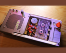 Il lettore di musica analogico a cassette Bluetooth nella foto (fonte immagine: Julius Makes YT)