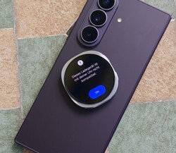 Galaxy Watch9 durante il tentativo di ricarica tramite Wireless PowerShare