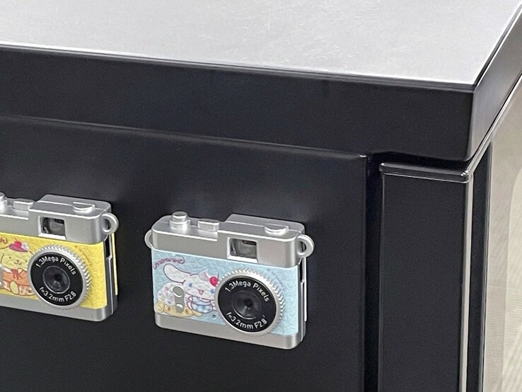 La fotocamera giocattolo Kenko Tokina Pieni II è dotata di un magnete sul retro. (Fonte: Kenko Tokina)