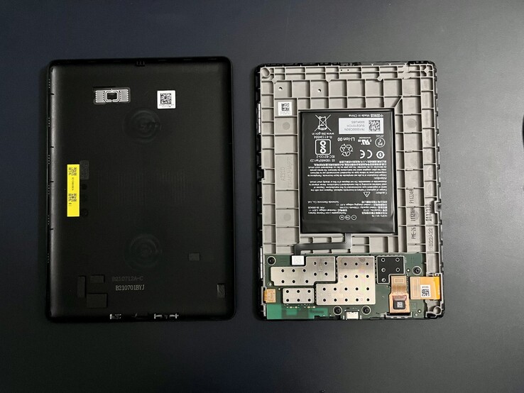 La batteria di un Kindle Paperwhite può essere sostituita, ma l'apertura della custodia non è semplice.