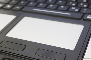 Il touchpad resistivo supportato da guanti ha una superficie di circa 50 cm^2 (9,3 x 5,4 cm). L'utente deve premere la superficie con una pressione maggiore del solito perché venga registrata