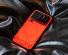 Lo Xiaomi 18 Pro (Max) in versione globale non sarà disponibile in un'edizione rosso trasparente in Europa, ma puoi aspettarti una diversa tonalità di rosso.