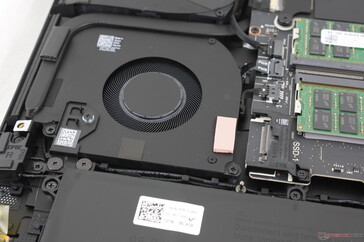 Lo slot PCIe4 M.2 2280 etichettato 'SSD1' si trova in cima a una delle ventole