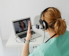 Un medico comunica con un paziente via Internet (Fonte: Pixabay)