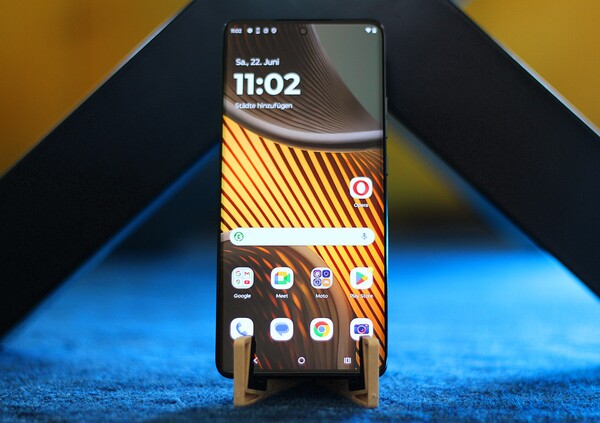 Il Motorola Edge 50 Ultra viene fornito con Android 14 dalla confezione. (Fonte: Notebookcheck)