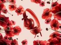 Le cuffie Beats Solo 4 in edizione speciale Jennie sono disponibili in una vivace colorazione Ruby Red. (Fonte: Beats by Dre)