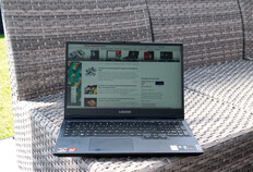 Lenovo Legion 5 15 all'aperto all'ombra