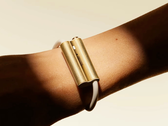 Luffu Link è disponibile in tre colori: oro, blu e nero.