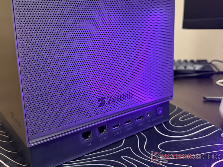 Le porte sul retro del NAS