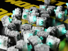 Lancio della tastiera da gioco con barra spaziatrice divisa