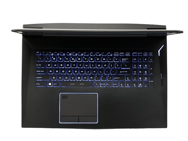 Il perimetro del trackpad si illumina insieme al resto della tastiera. La colonna di destra di 4 tasti ausiliari include un toggle GPU (non funzionante), Turbo Fan e due scorciatoie personalizzabili.